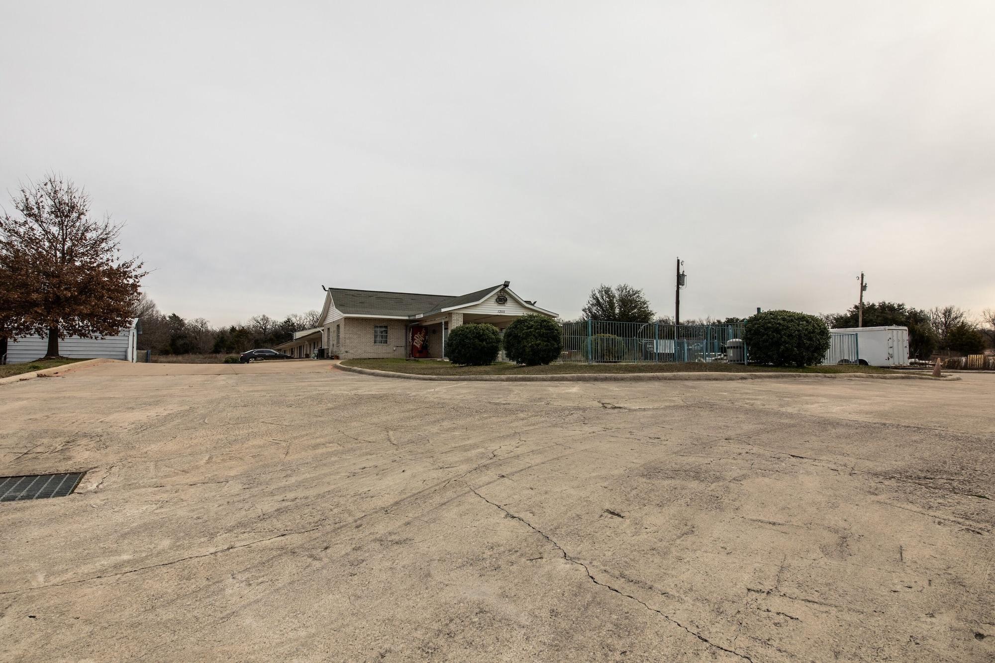 Oyo Hotel Decatur Tx Hwy 287 Northwest Exterior photo