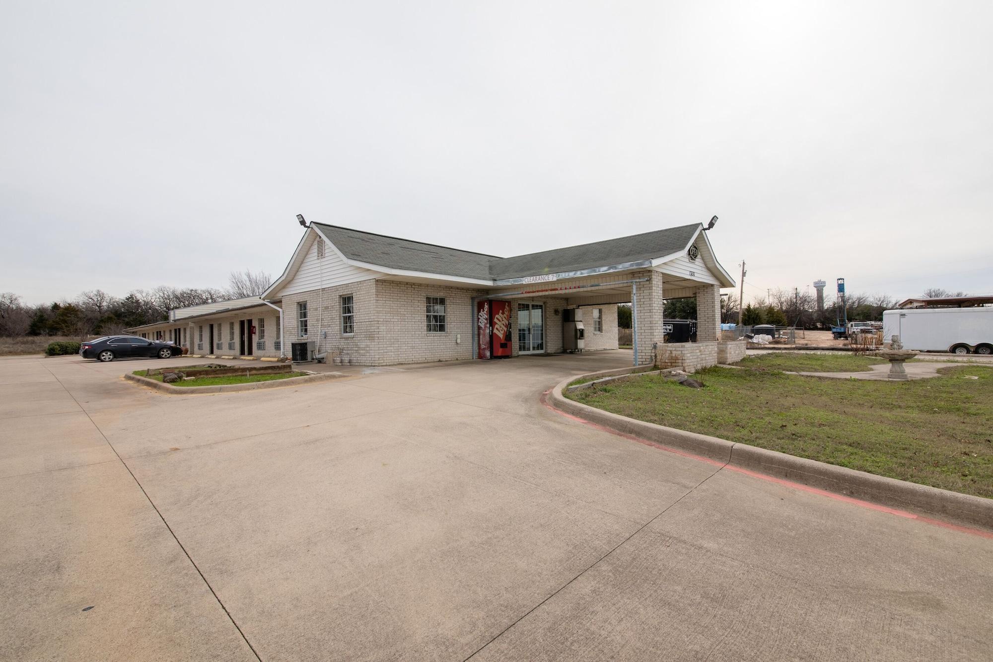 Oyo Hotel Decatur Tx Hwy 287 Northwest Exterior photo